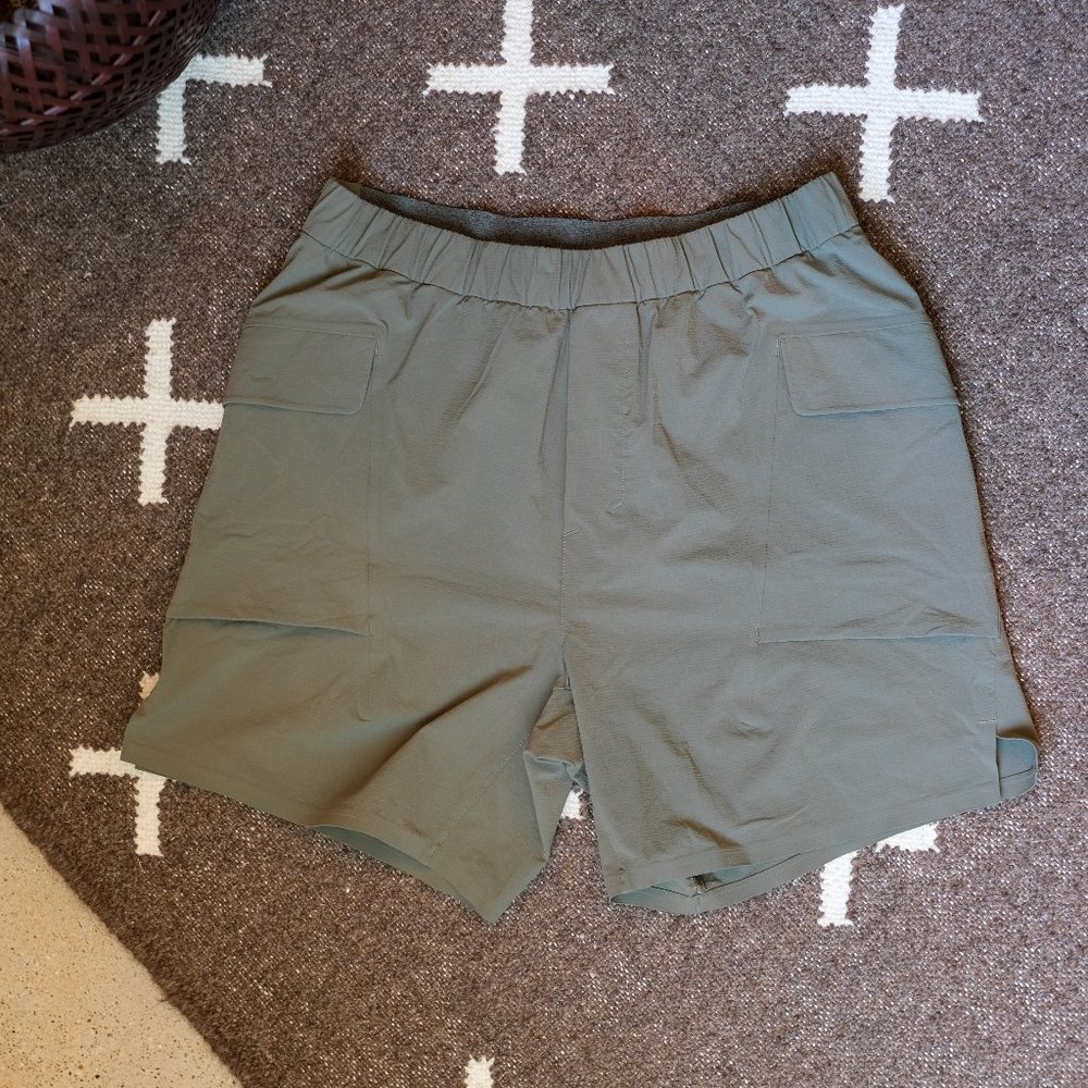 lululemon Diffraction Cargo Short - Medium, 6" Inseam, Dark Sage